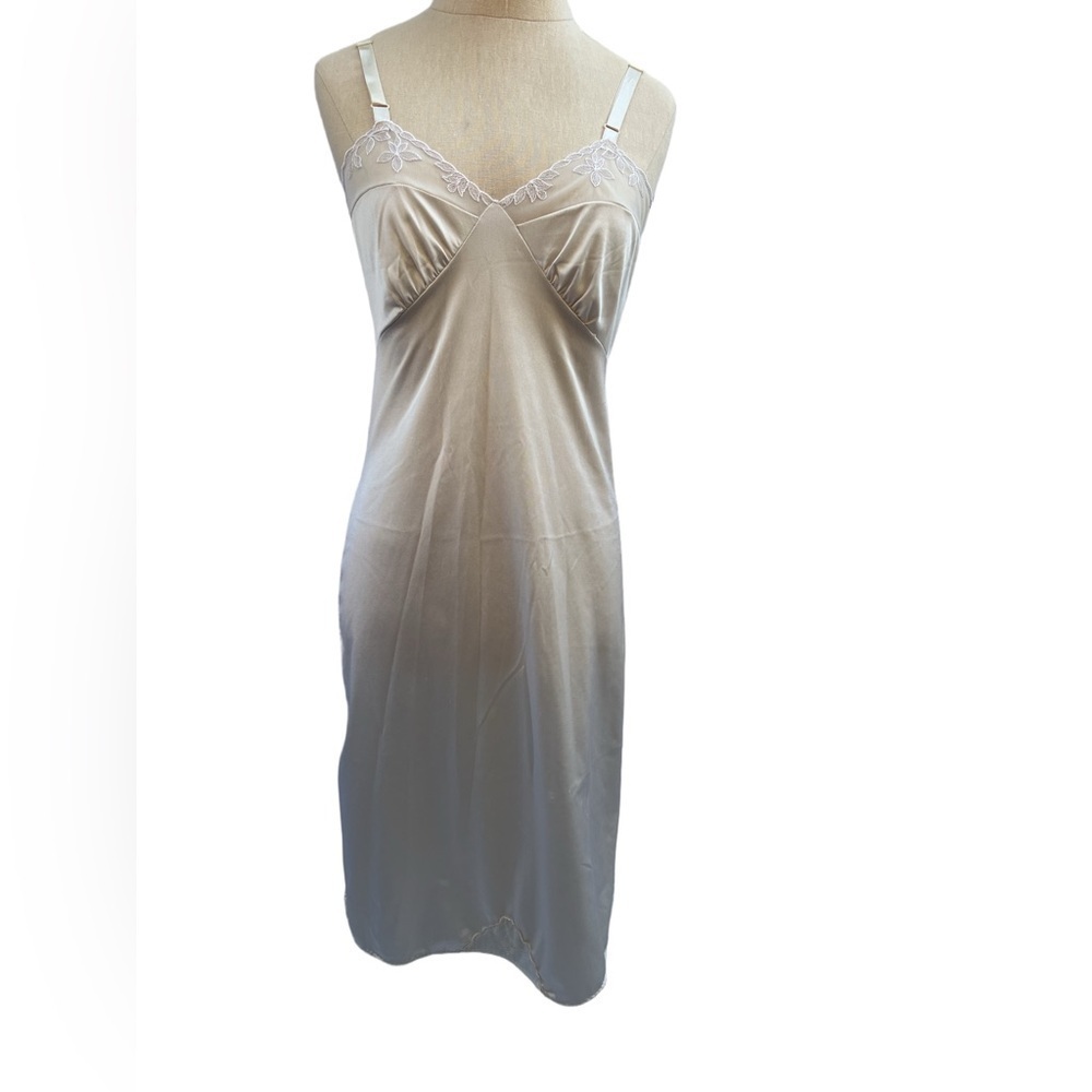 Vintage Grand Design Slip Size 32